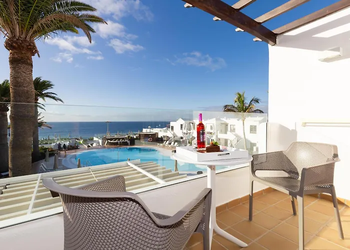 R2 Bahia Kontiki بويرتو ذيل كارمين